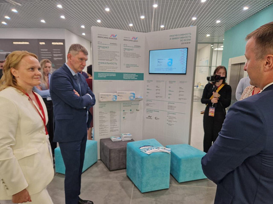 Министр экономического развития РФ Максим Решетников посетил стенд ООО «Авексима Диол» в ИНТЦ «Русский»